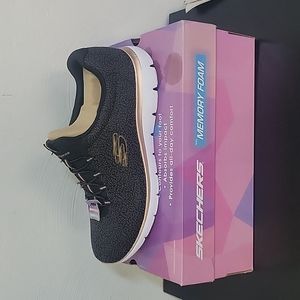 Sketchers Summits- Fresh Take Size 11